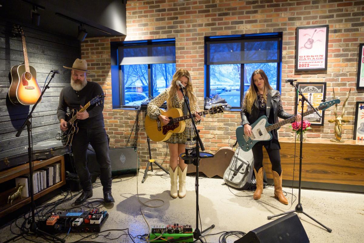 Musicians celebrate Gibson expansion