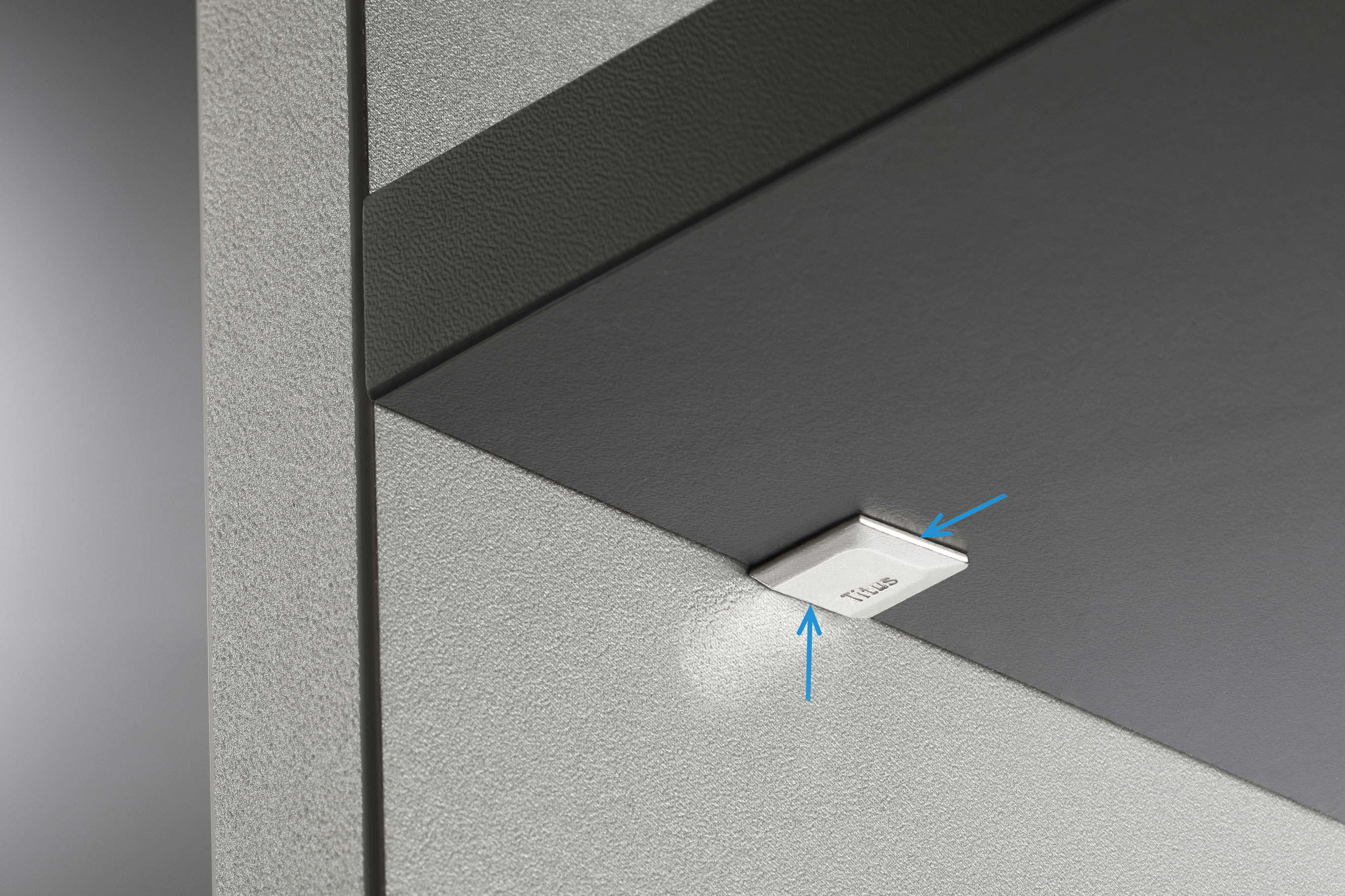 Titus Shelf Peg Q