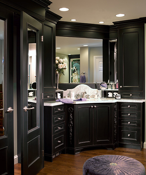 William Ohs creates high-end, custom closets.
