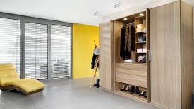 PP_Stage_Garderobe_Milieu_Anschnitt%20Brosch%c3%bcre.jpg