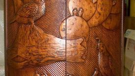 using_enroute_enables_the_creation_of_projects_that_resemble_traditional_hand-_carved_surfaces.jpg