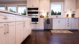 white-shaker-traditional-kitchen-cabinets-2.jpg