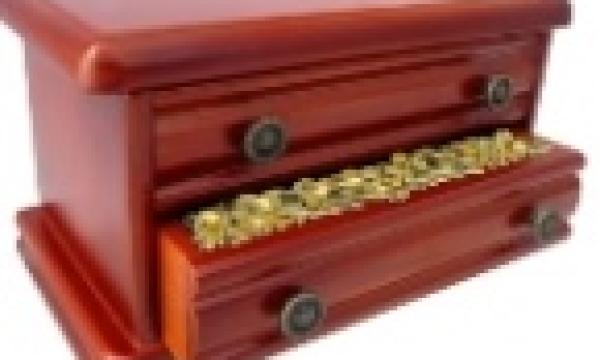 ICA-chest-of-drawers-polyurethane-topcoat-thumb.jpg