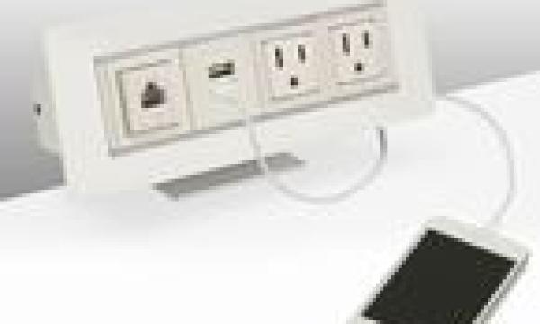 Mockett-USB-Charger-W-device-145.JPG