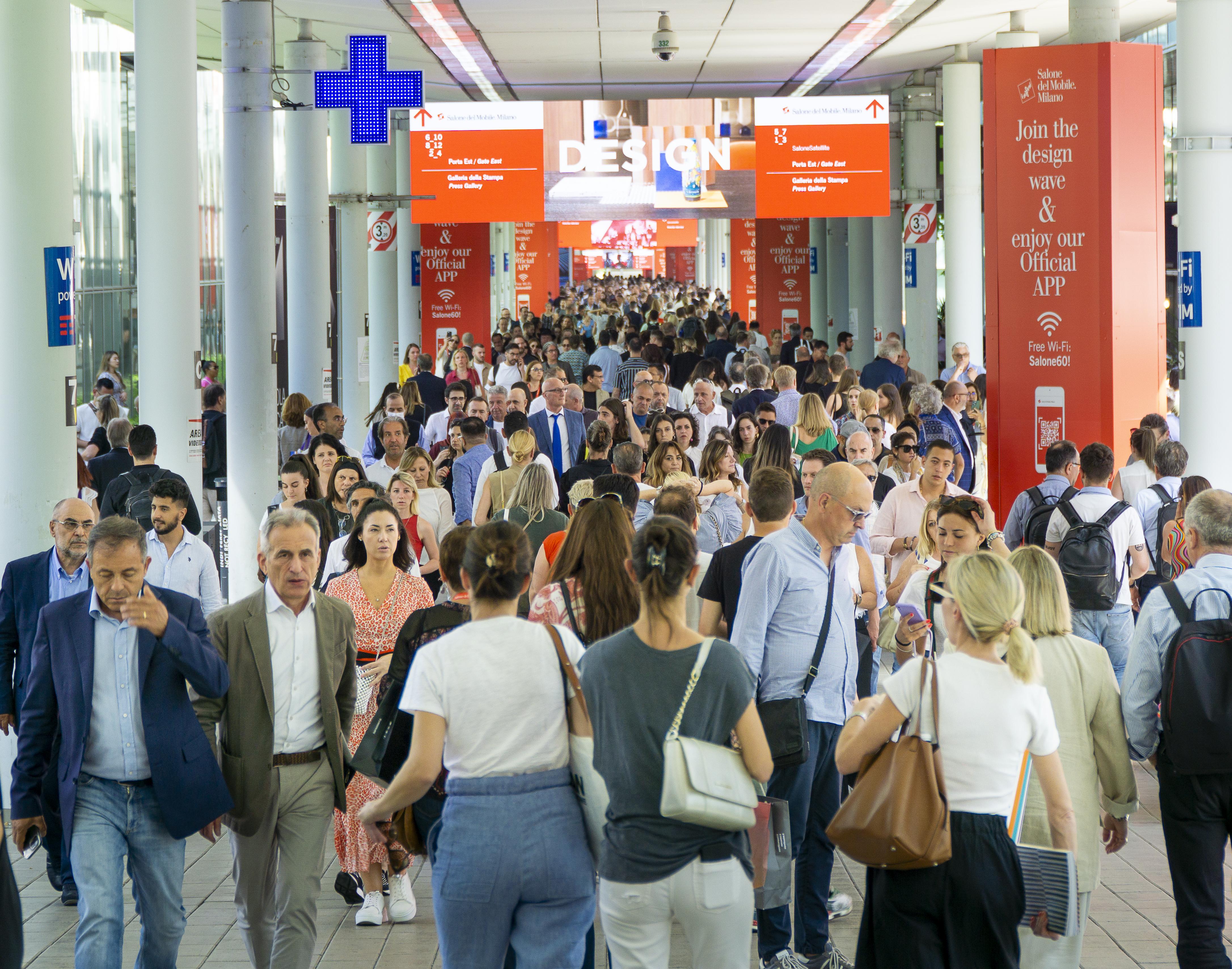 Crowds at Milan show
