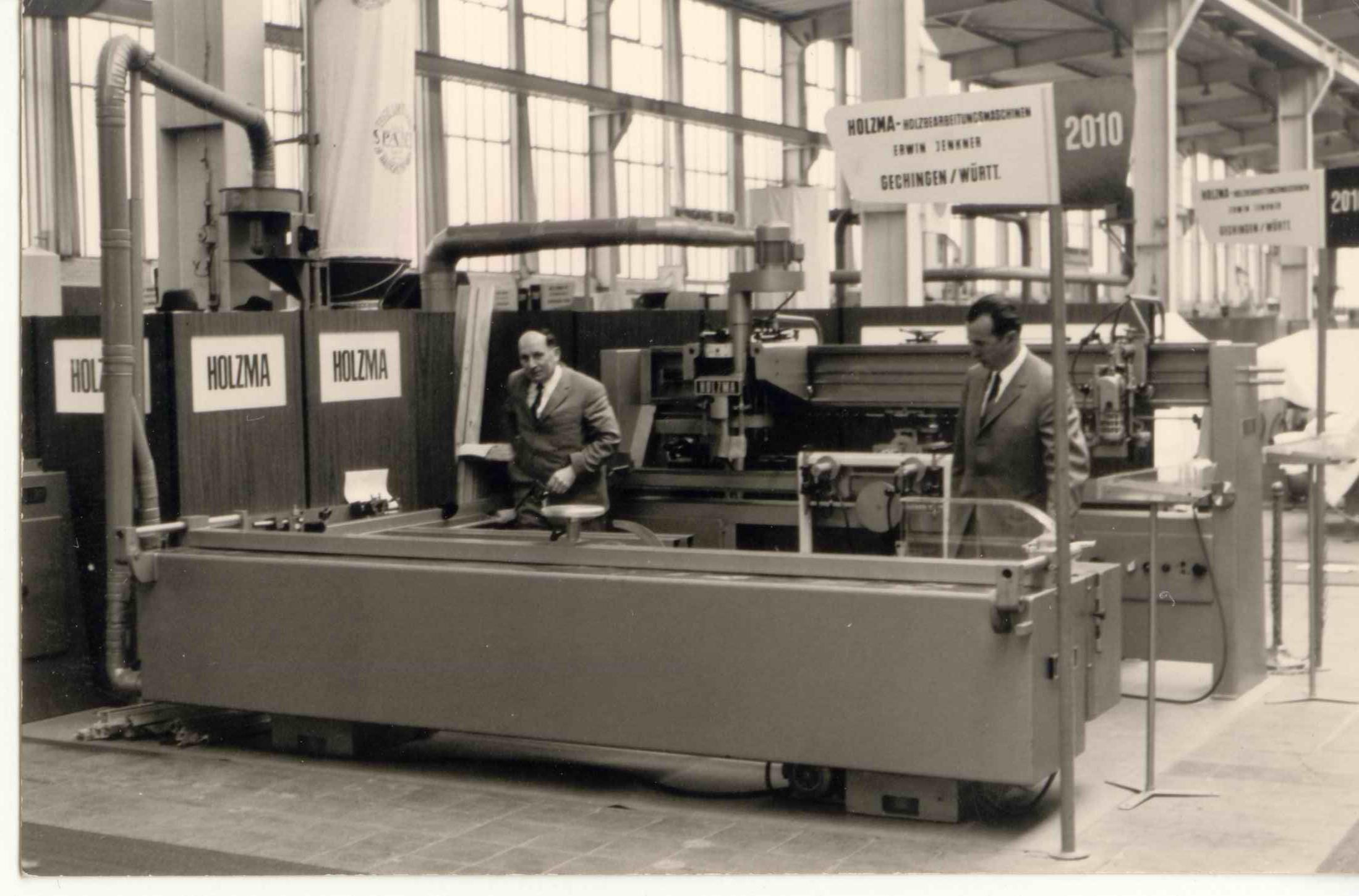 11_ HOLZMA_erste_Saege_automatisch_o_Druckbalken.jpg