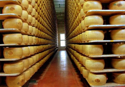 Artisanal-cheese-wikimediacommons.jpg
