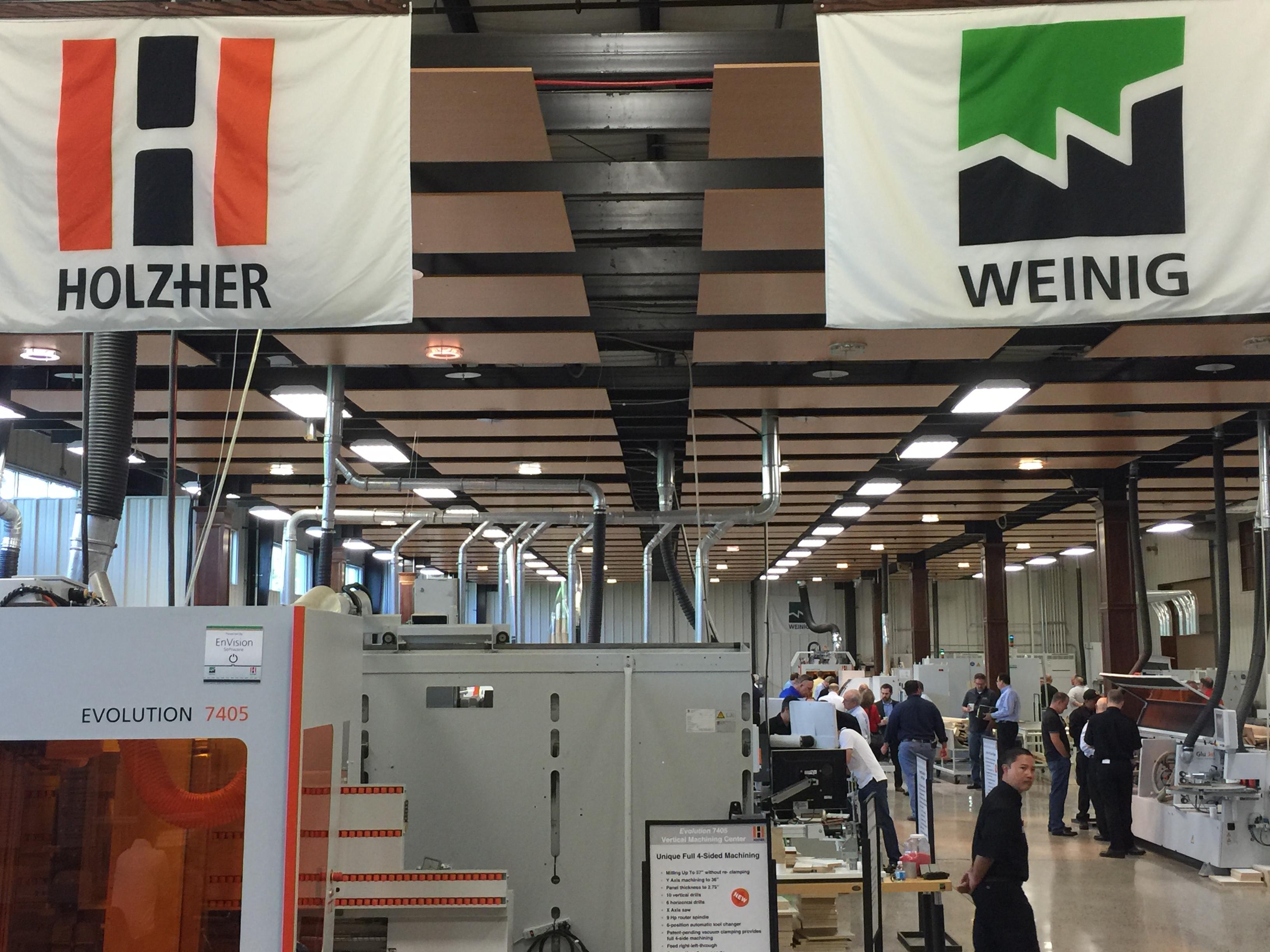 Weinig Holz-Her flags.JPG
