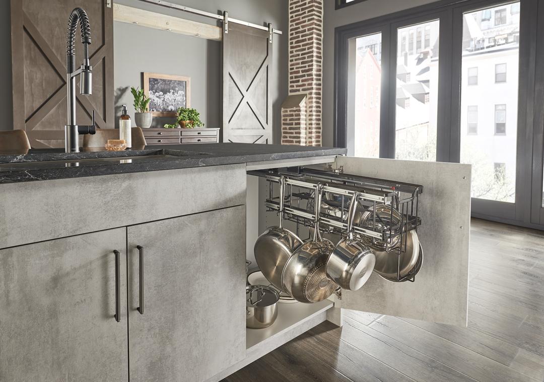hardware-resources-pot-lid-pullout.jpg
