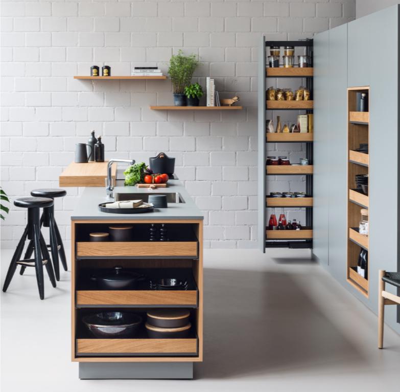 richelieu-fioro-pull-out-shelf.jpg
