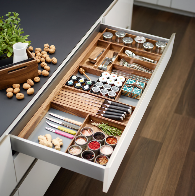 richelieu-wood-drawer-divider-system.png