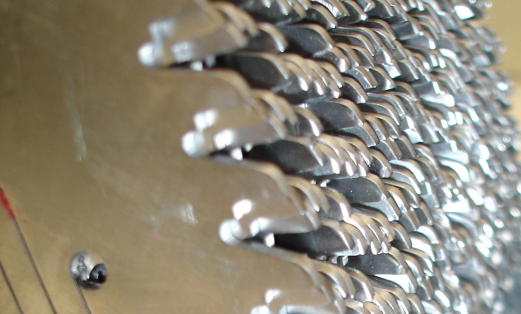 saw-blade-closeup2.jpg